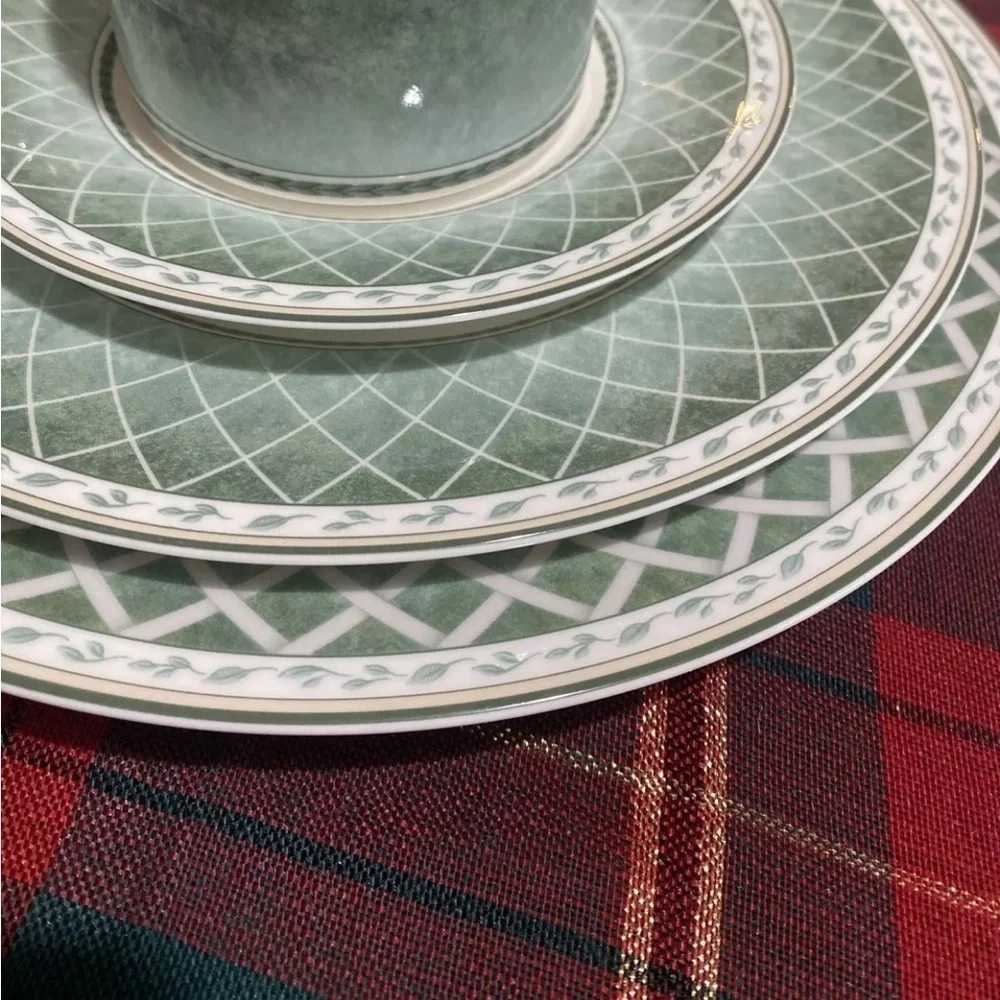 Fitz & Floyd GARDEN GREENS‎ 4 Piece place setting Criss Cross Pattern